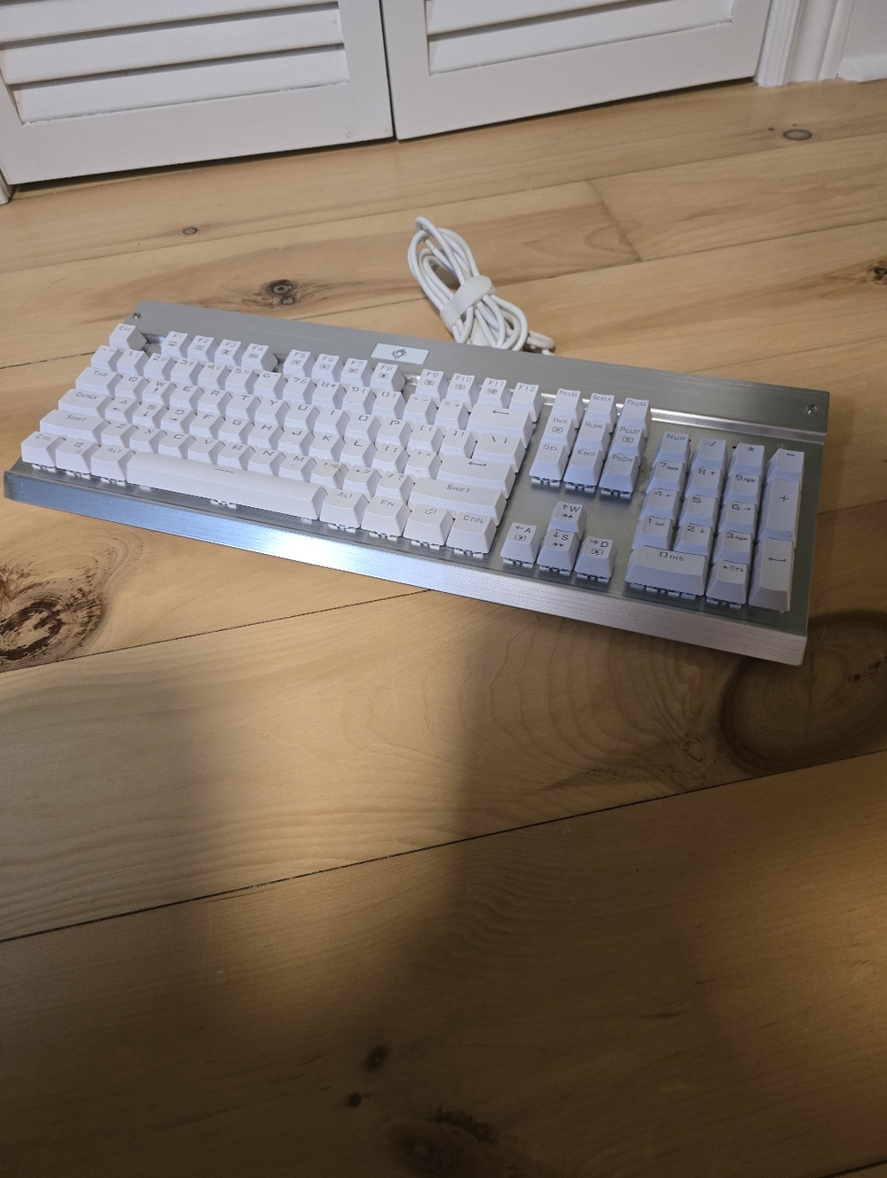 White Backlit Keyboard with Blue LEDs - Picture 2 of 4